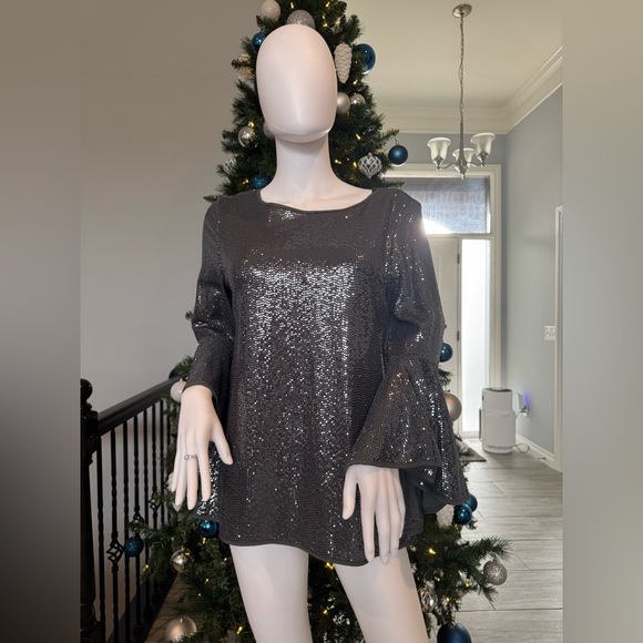 Vince Camuto Tops - Silver Sequin Bell Sleeve Top